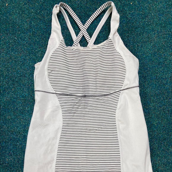 Good condition Lululemon workout top - Picture 1 of 2
